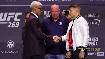 LAS VEGAS, NEVADA - DECEMBER 09: Charles Oliveira of Brazil and Dustin Poirier face off during the UFC 269 press conference at MGM Grand Garden Arena on December 09, 2021 in Las Vegas, Nevada.   Carmen Mandato/Getty Images/AFP == FOR NEWSPAPERS, INTERNET